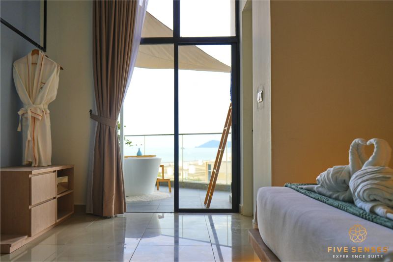 Presidential One Bedroom Bathtub Suite - room photo 5